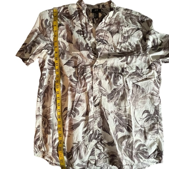 H&M Men’s button down floral Hawaiian casual spring Break vacation shirt. Large - Picture 6 of 6
